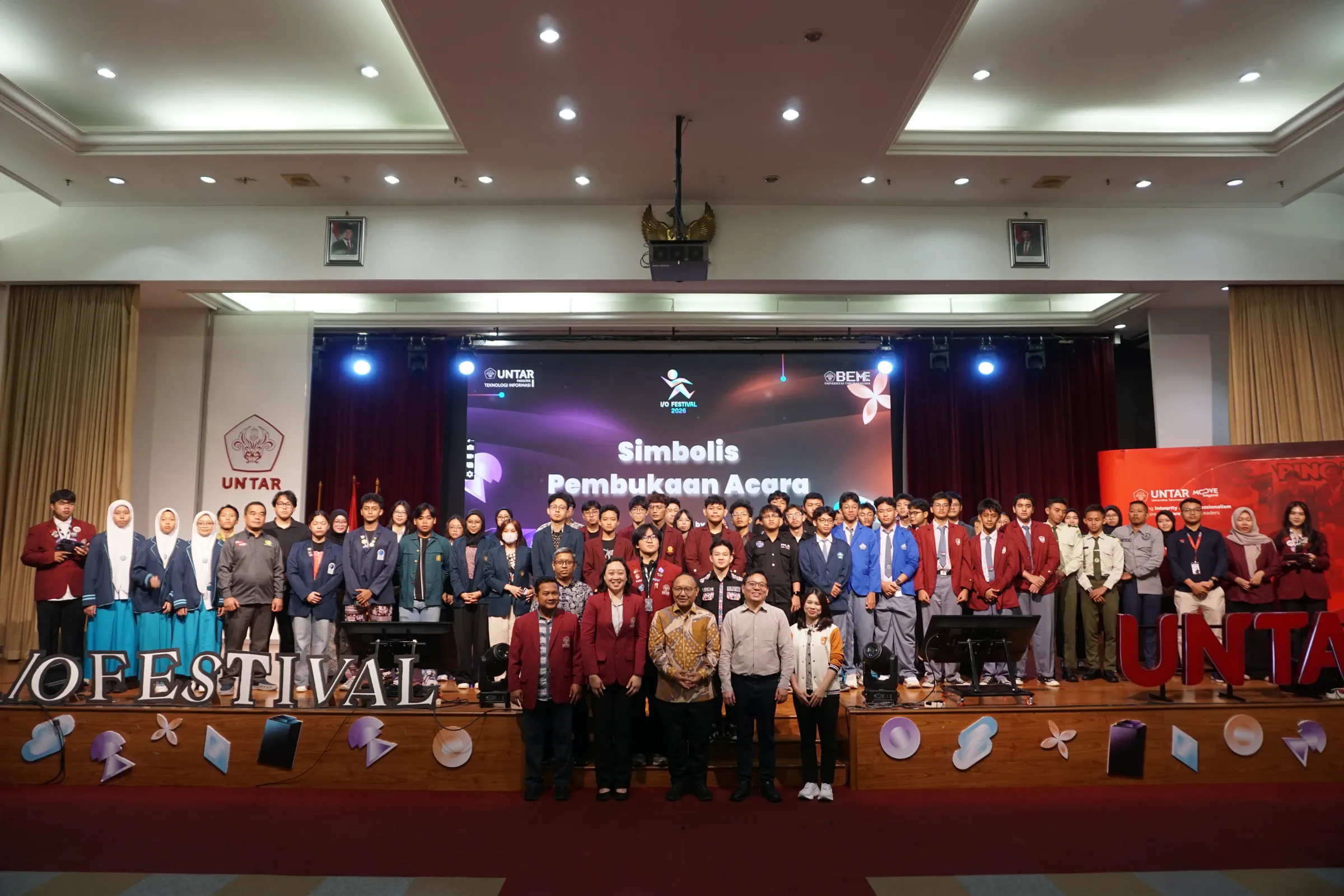 I/O Festival 2026 participants gathered on stage